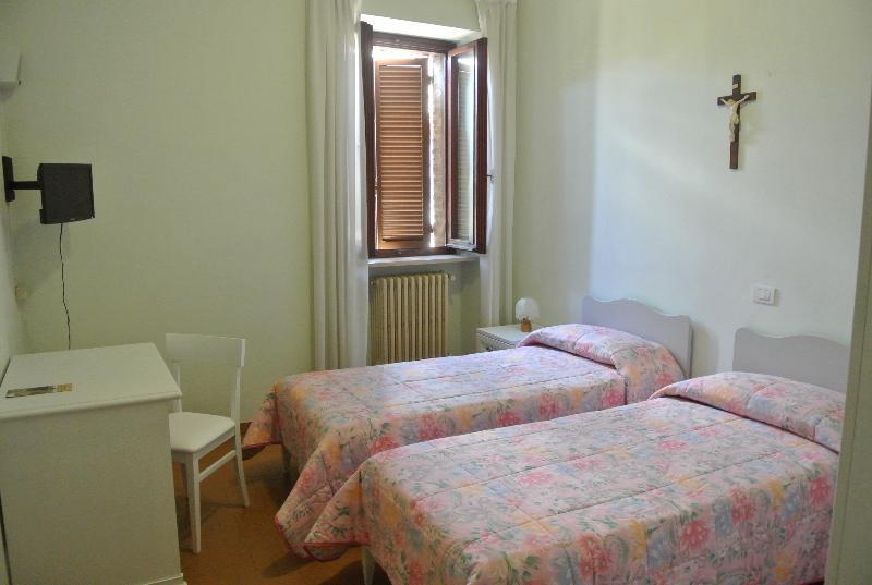 Hotel Monastero Ss. Annunziata Todi Exterior foto A room in the monastery