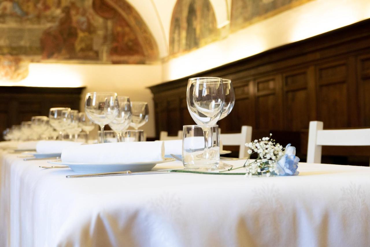 Hotel Monastero Ss. Annunziata Todi Exterior foto A table set for a meal