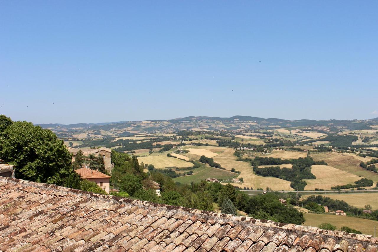 Hotel Monastero Ss. Annunziata Todi Exterior foto A general view of the village