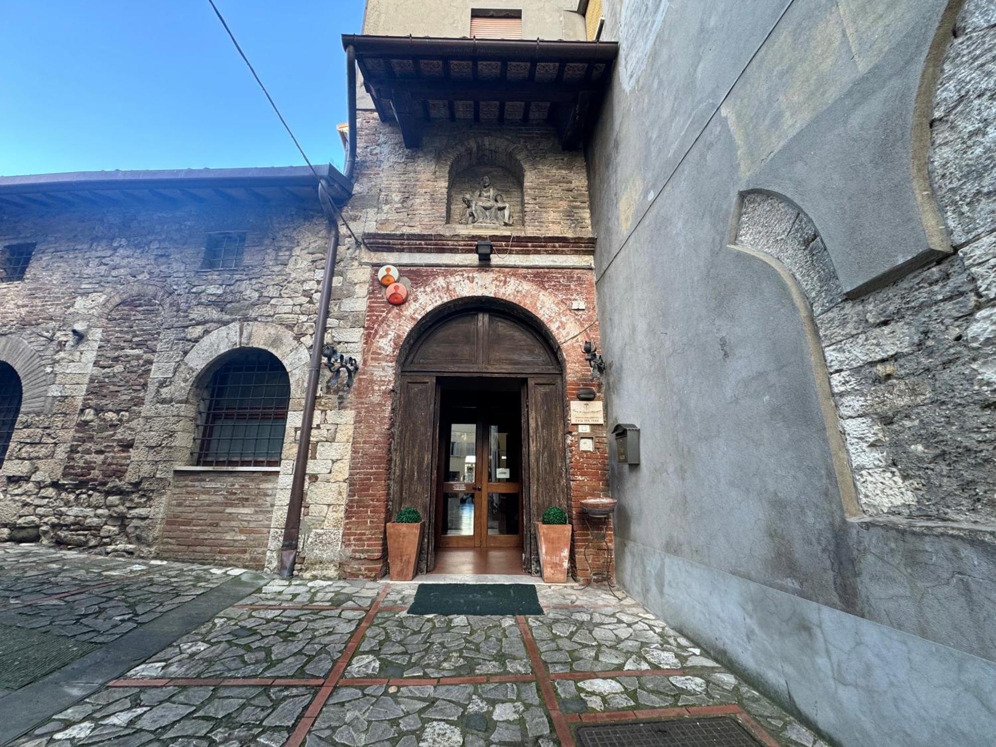 Hotel Monastero Ss. Annunziata Todi Exterior foto Entrance of the museum