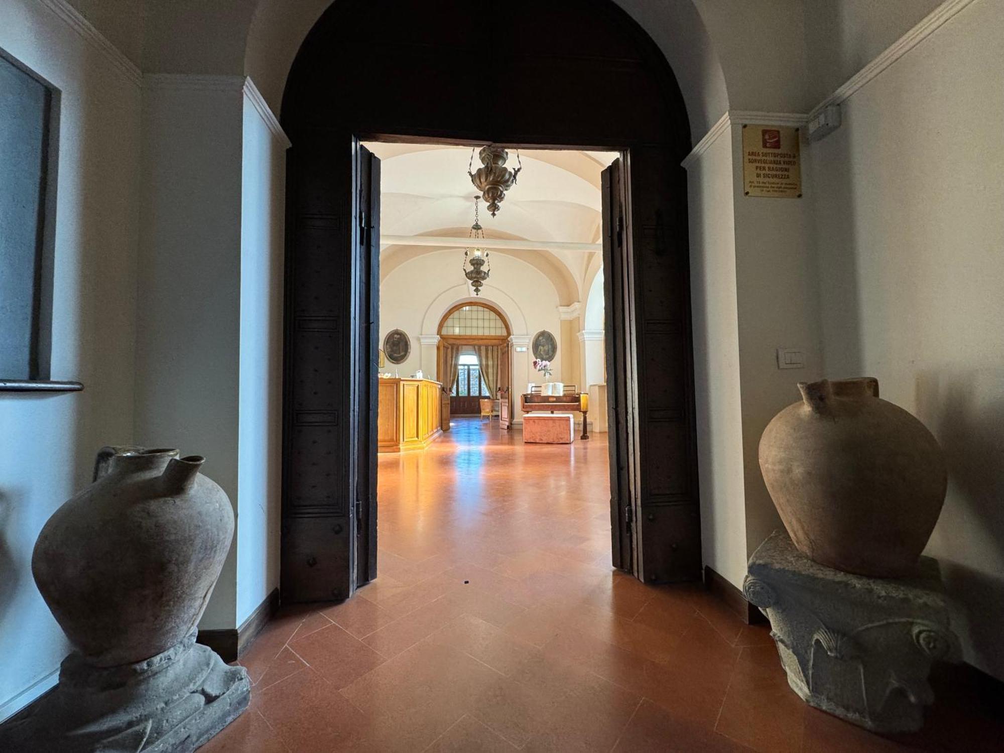 Hotel Monastero Ss. Annunziata Todi Exterior foto Entrance to the museum