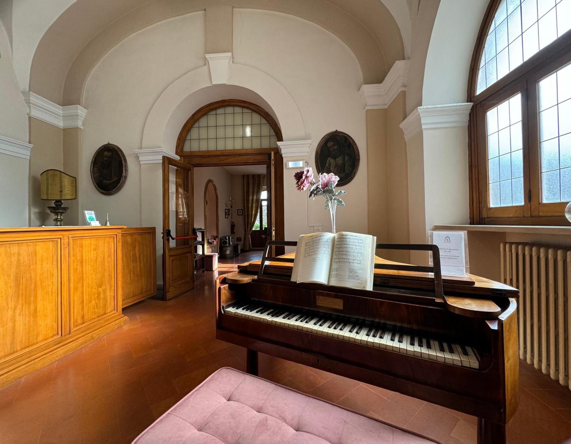 Hotel Monastero Ss. Annunziata Todi Exterior foto The piano room