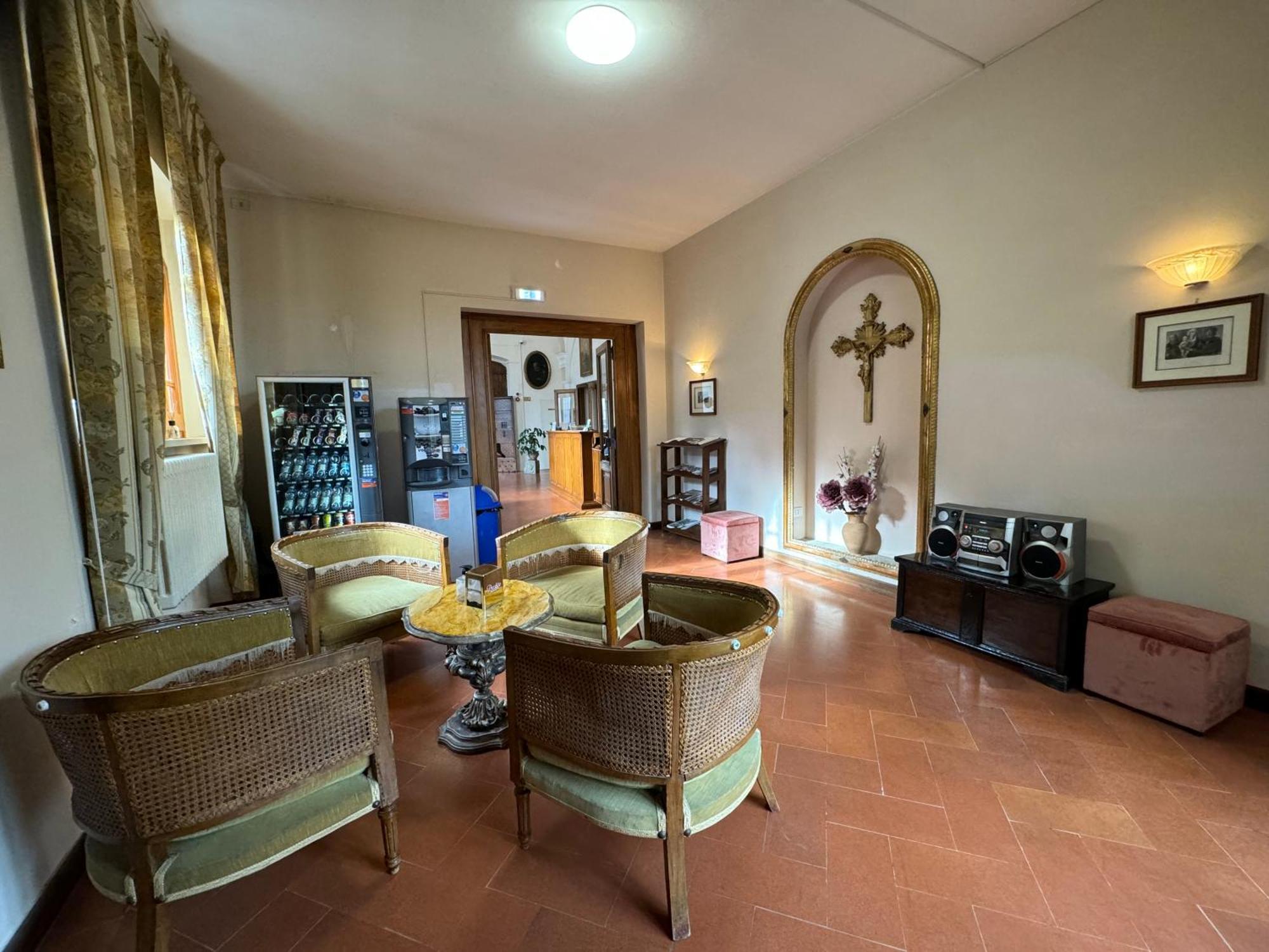 Hotel Monastero Ss. Annunziata Todi Exterior foto The interior of the church