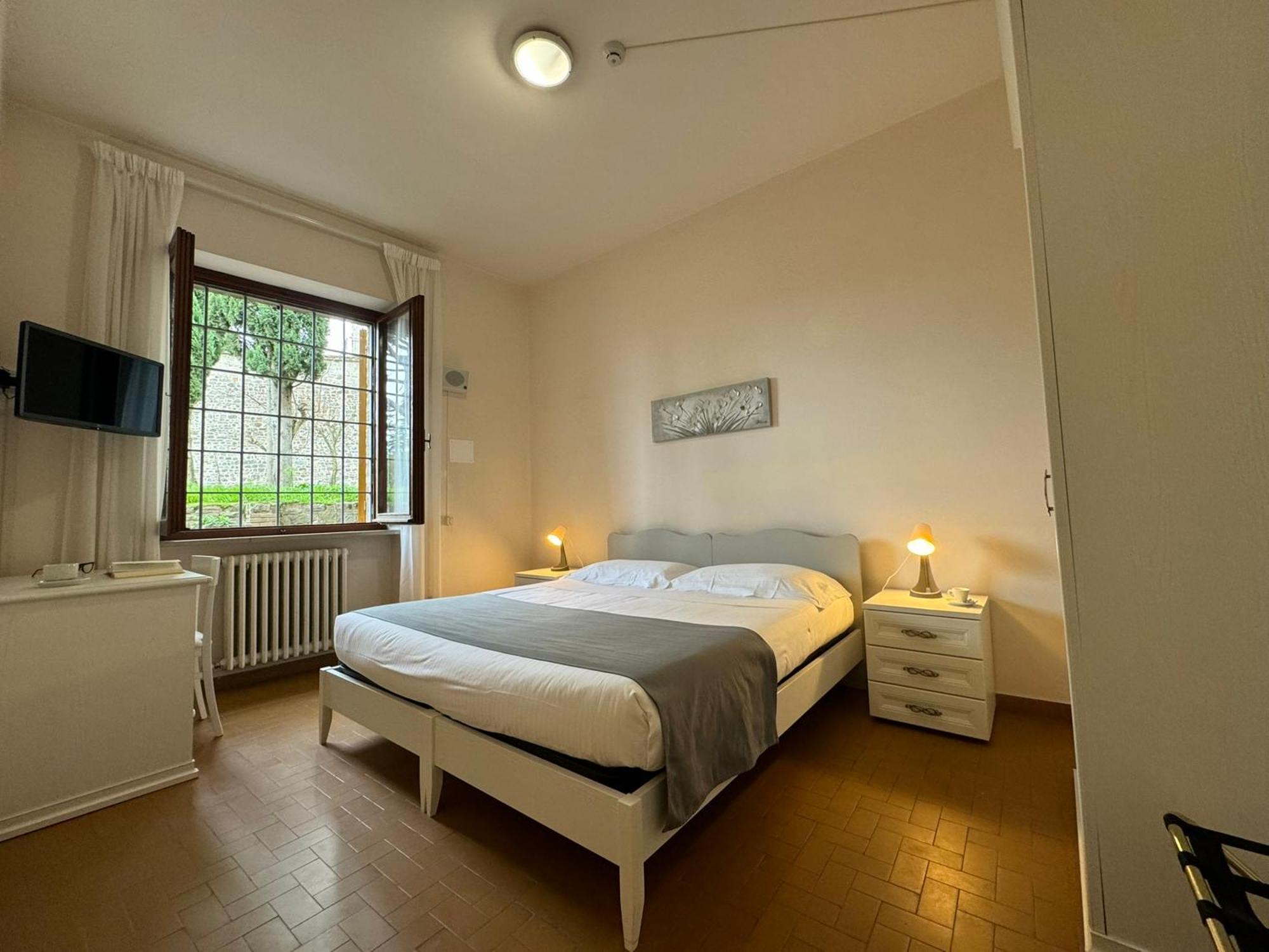 Hotel Monastero Ss. Annunziata Todi Exterior foto A room at the hotel