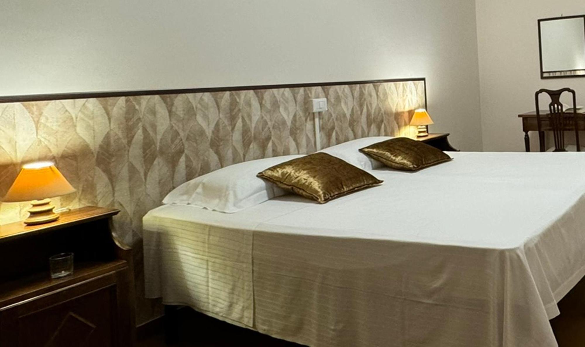 Hotel Monastero Ss. Annunziata Todi Exterior foto A bed