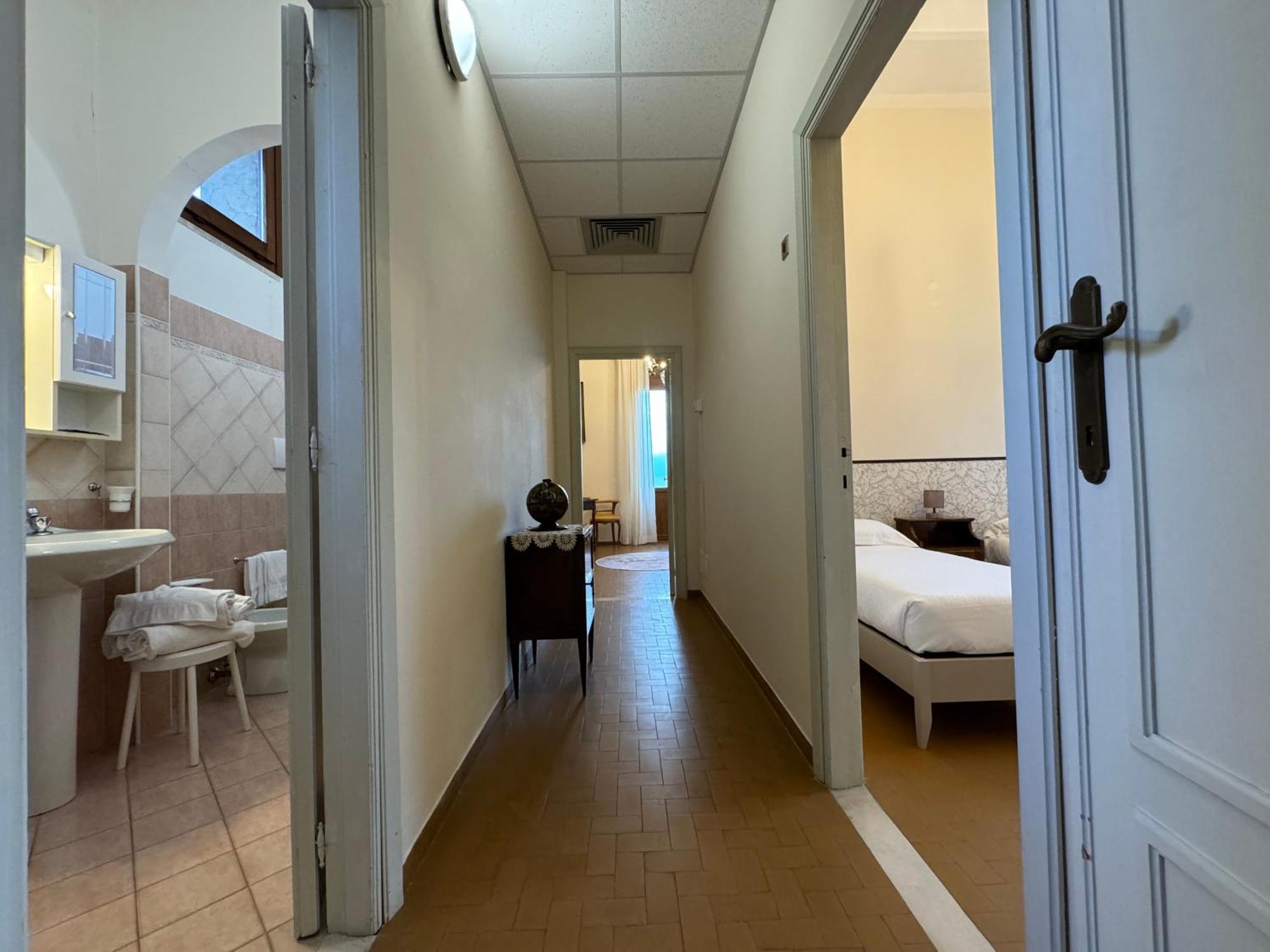 Hotel Monastero Ss. Annunziata Todi Exterior foto A typical room at the hotel