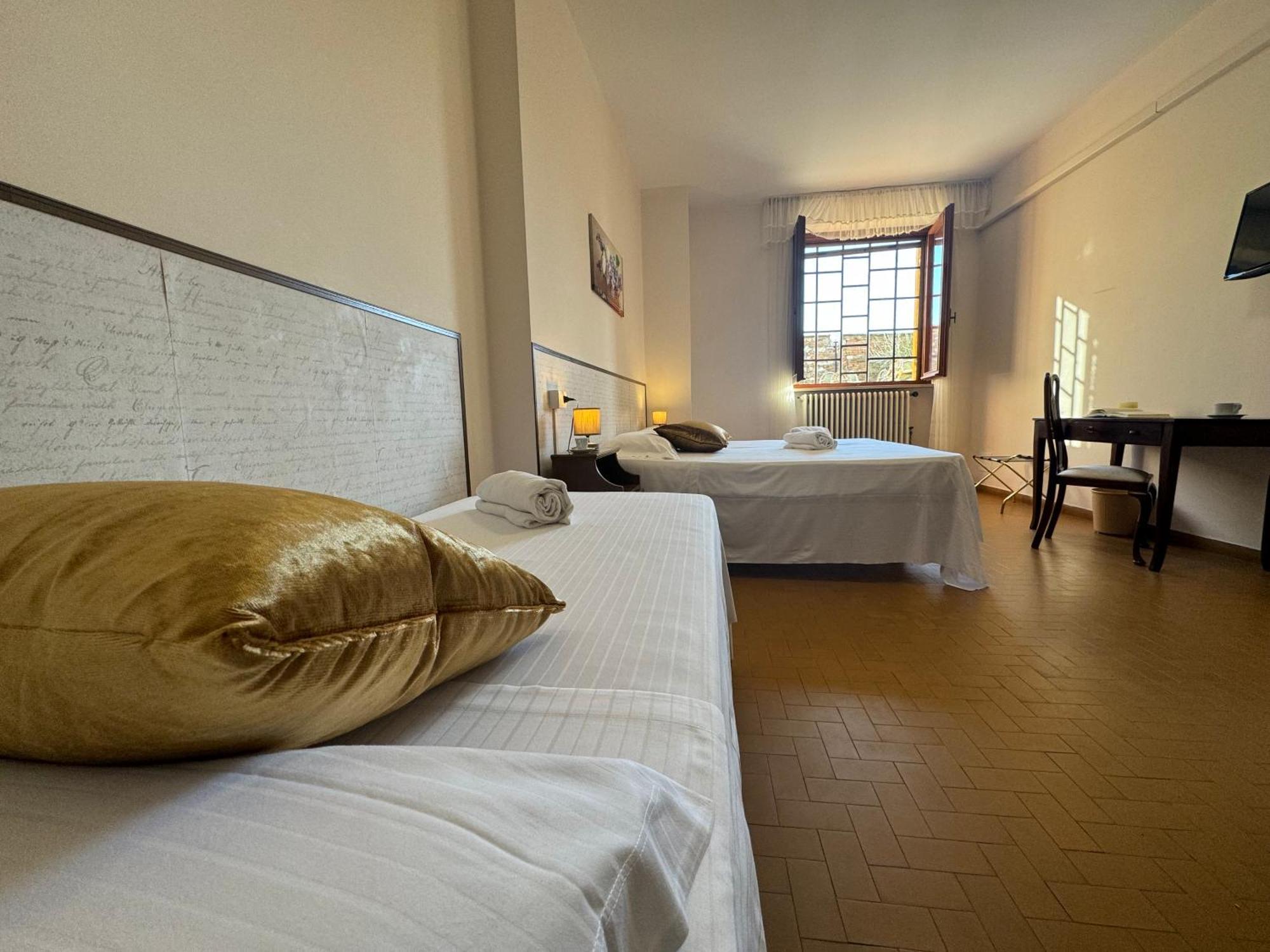 Hotel Monastero Ss. Annunziata Todi Habitación foto A room at the hotel