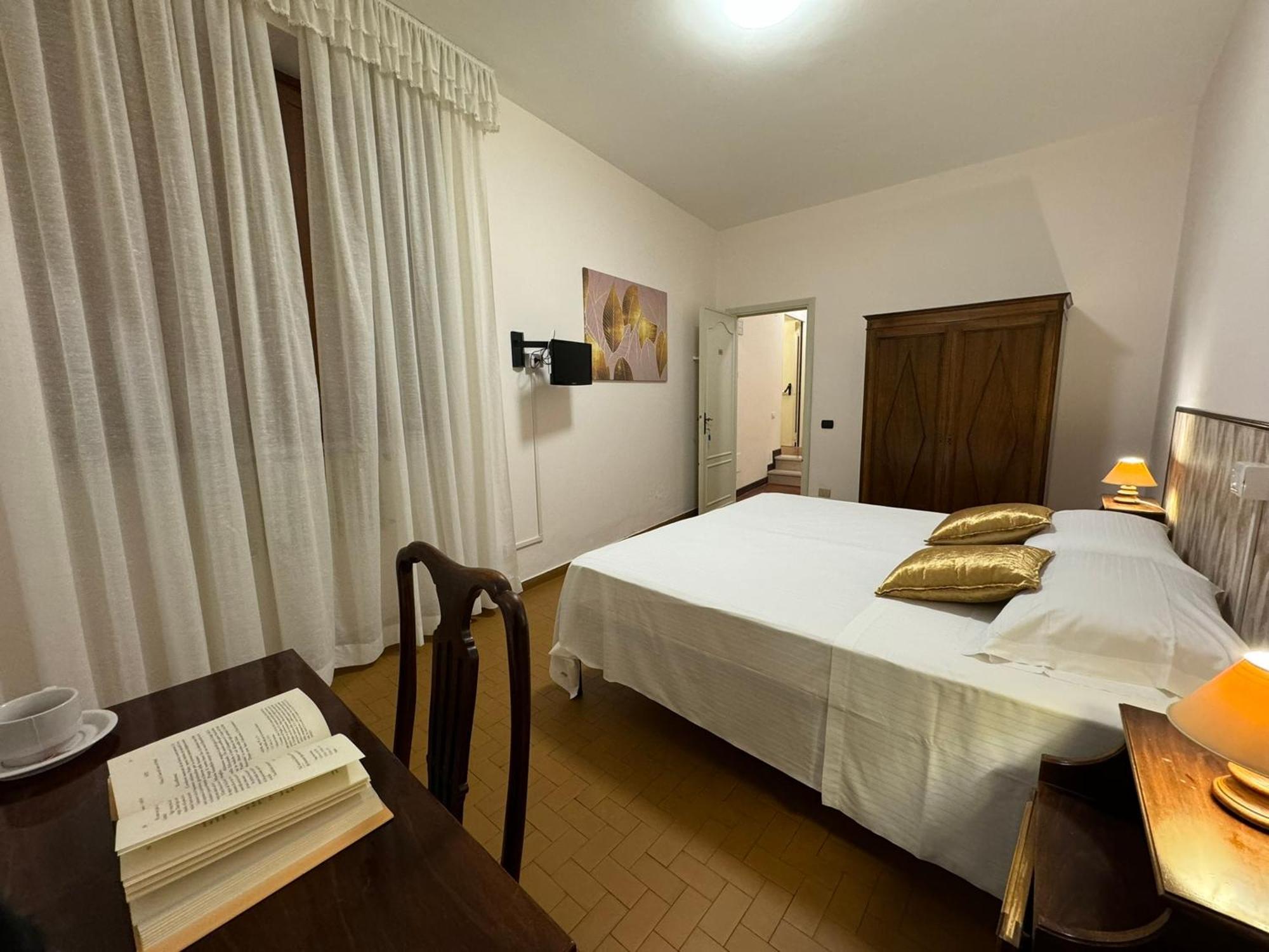 Hotel Monastero Ss. Annunziata Todi Habitación foto A bedroom in Italy